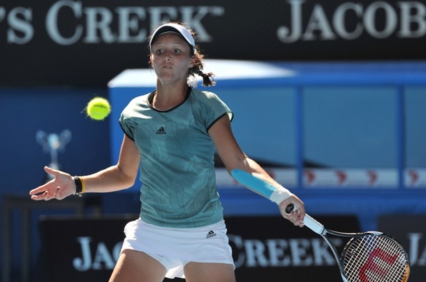 Laura Robson Delays Comeback, Will Remain on the Sidelines to Exercise Caution