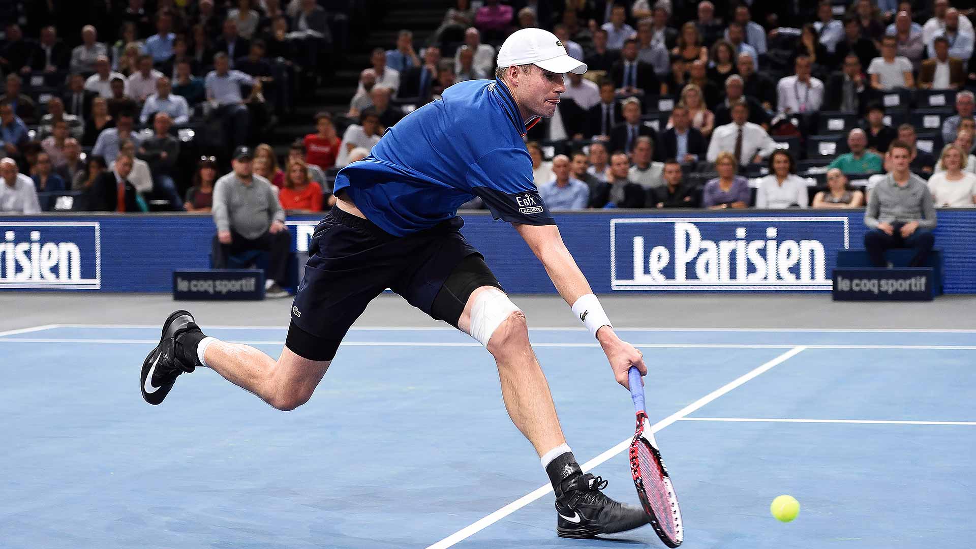 Isner Shocks Federer In Paris