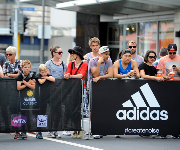 Ivanovic & Wozniacki Hit The Streets