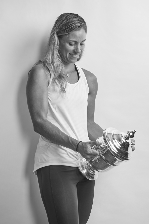 Kerber Enjoys US Open Trophy Photoshoot